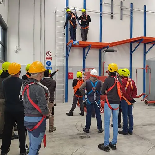 Corso addetti ai lavori in quota e uso DPI III cat anticaduta - Cima group Corso addetti ai lavori in quota e uso DPI III cat anticaduta - Cima group